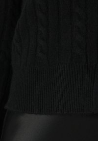 pure cashmere CLASSIC CABLE CARDIGAN - Casaco de malha - black