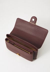 Pinko LOVE SOFT MINI  BOTTALATA - Torba čez telo - amaro/antique gold