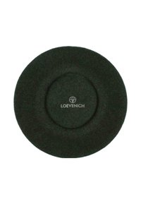 Pălărie verde din fetru cu boruri late și o coroană adâncă, având o textură subtilă și logo-ul "LOEVENICH" debossat pe partea din față.