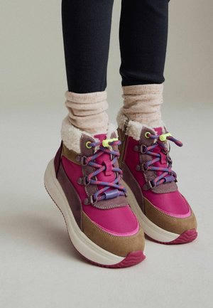 HYBRID - REGULAR FIT - Zimski škornji - pink tan brown