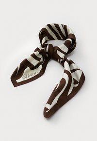 Silkescarf med ett brunt och krämfärgat randigt mönster. Har en slät yta och spetsiga ändar; inkluderar en signaturdetalj.