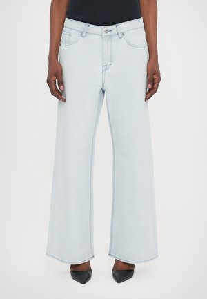 LOORNA - Wide leg - pale jeans blue