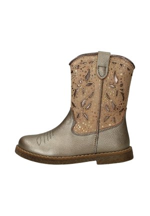 Metallic grijze enkellaars met een getextureerde afwerking, voorzien van een tan suede paneel versierd met uitgesneden bladvormen en metallic accenten.