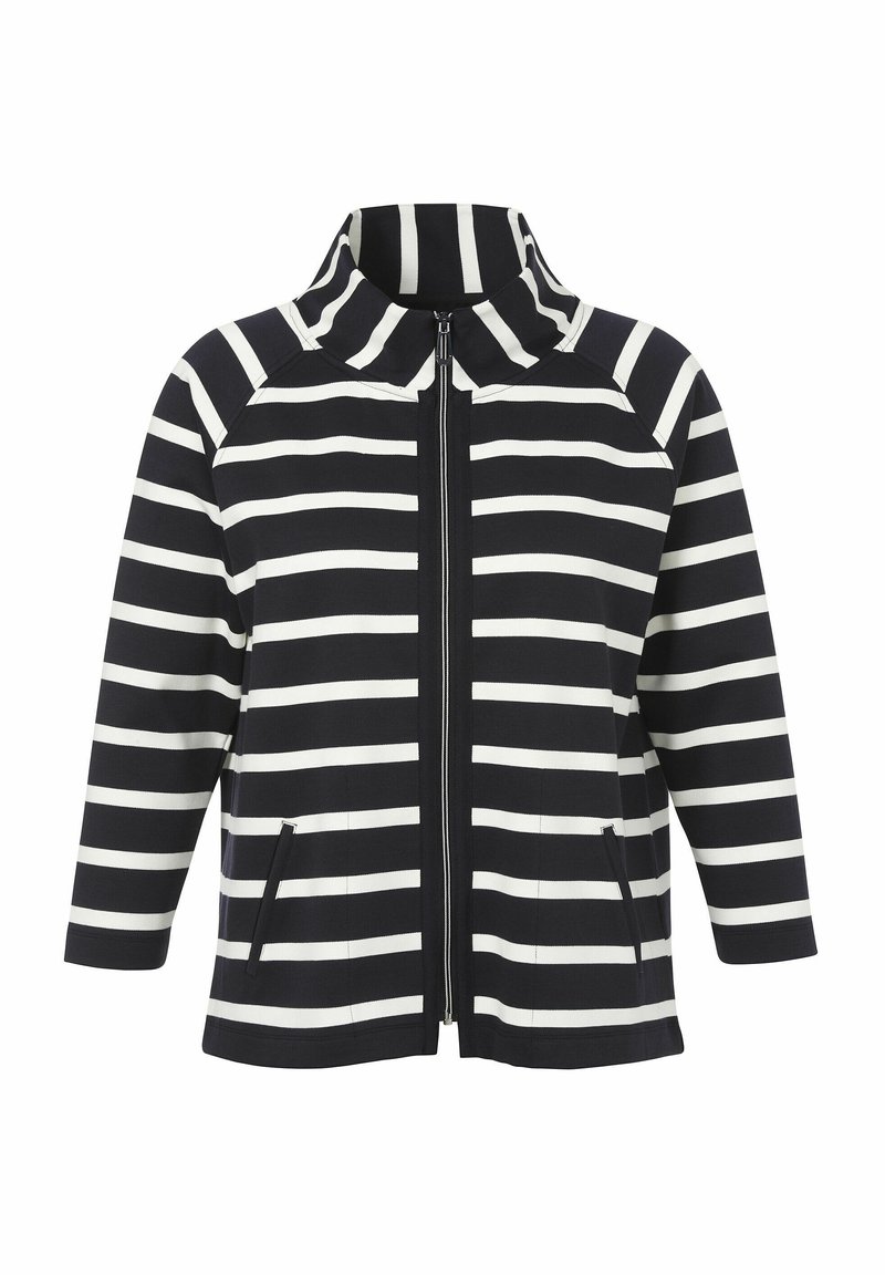 Veste rayée bleu marine et blanche avec un col haut, une fermeture éclair sur le devant et deux poches. Le matériau est un tissu extensible d'une texture lisse.