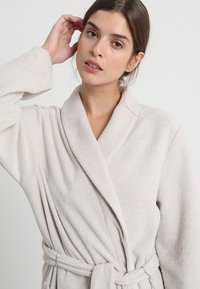 Hanro ROBE SELECTION  - Župan - moonlight