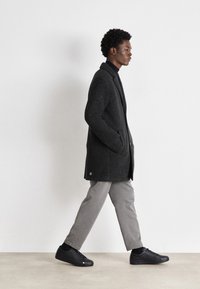 Tommy Hilfiger MODERN - Matalavartiset tennarit - triple black