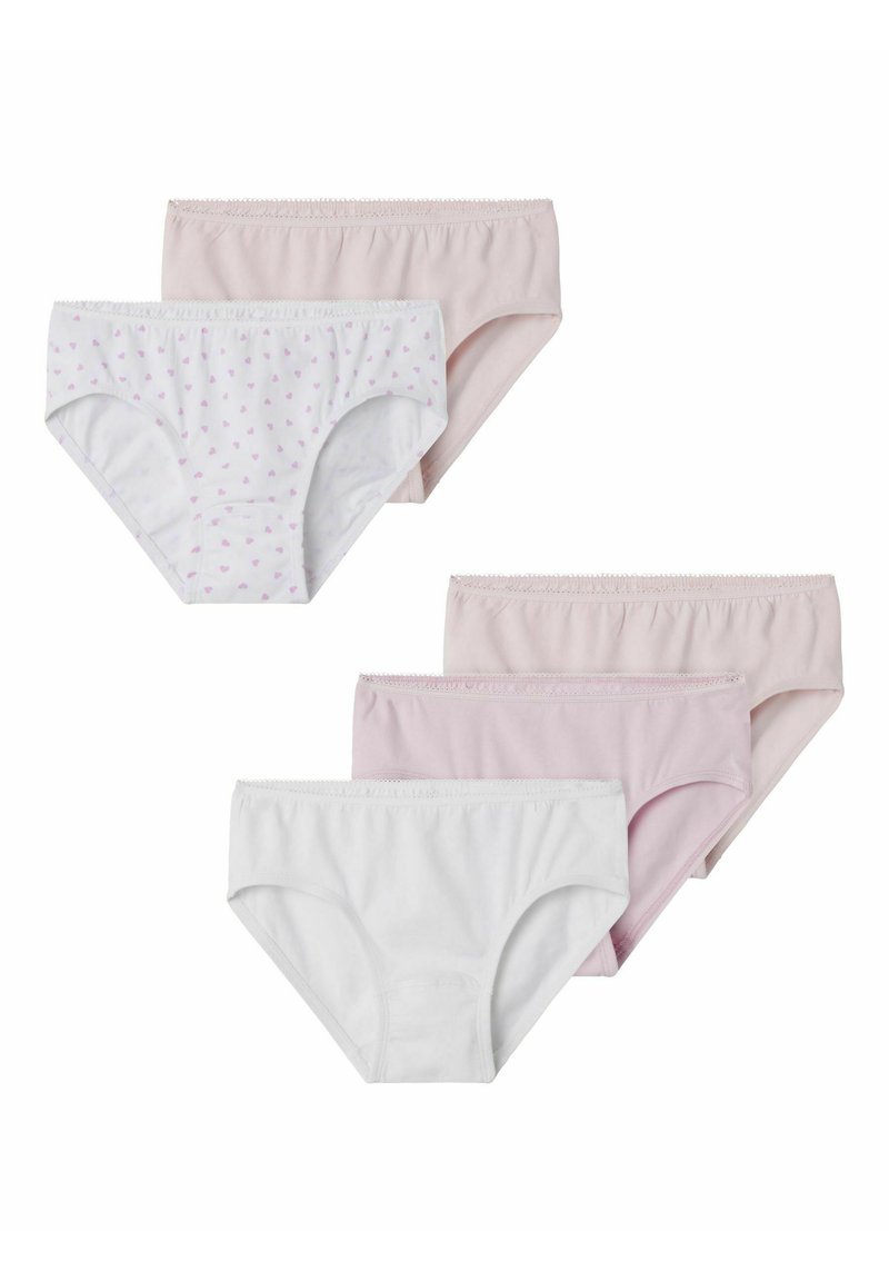 Ensemble de cinq culottes en coton doux. Les couleurs comprennent du blanc, du rose clair et une paire blanche avec de petits coeurs roses. Comprend une taille élastique.