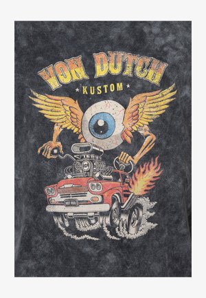 T-shirt graphique avec un tissu noir délavé et une impression colorée représentant une voiture hot rod, un œil ailé et le texte "VON DUTCH KUSTOM."