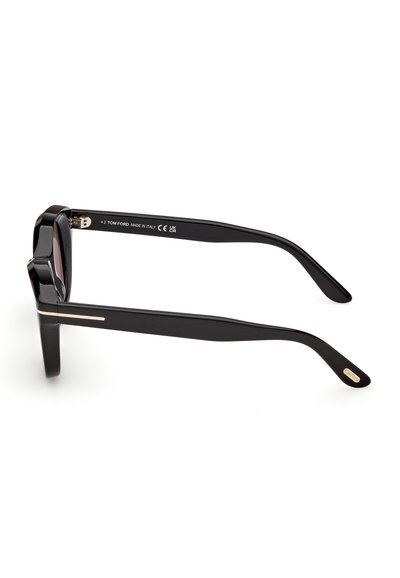 Ochelari de soare Tom Ford negri, cu rame dreptunghiulare groase, accente aurii pe brațe și inscripția „Tom Ford” pe vârfurile brațelor.