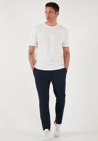 Buratti Treniņtērpa apakšdaļas - dark blue