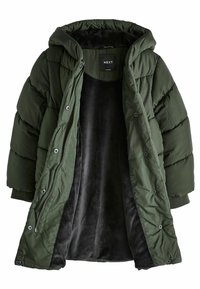 Manteau rembourré vert avec une capuche, présentant une doublure intérieure noire douce, des boutons pression et une fermeture éclair. Design bouffant pour l'isolation.