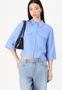 Object OBJMIKA CROPPED SHIRT - Camicia - cornflower blue