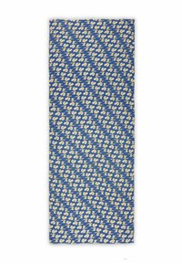 Stof met een blauwe achtergrond en een herhalend wit patroon, met abstracte ontwerpen en kleine gele en rode accenten.