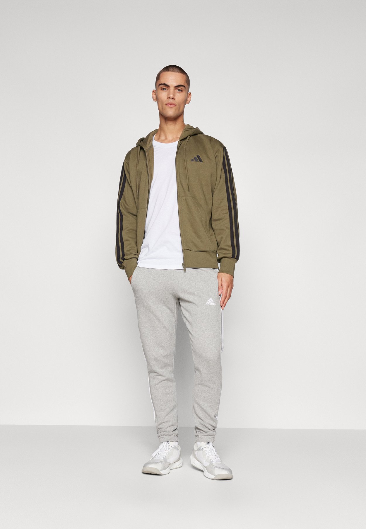 ESSENTIALS THREE STRIPES FLEECE