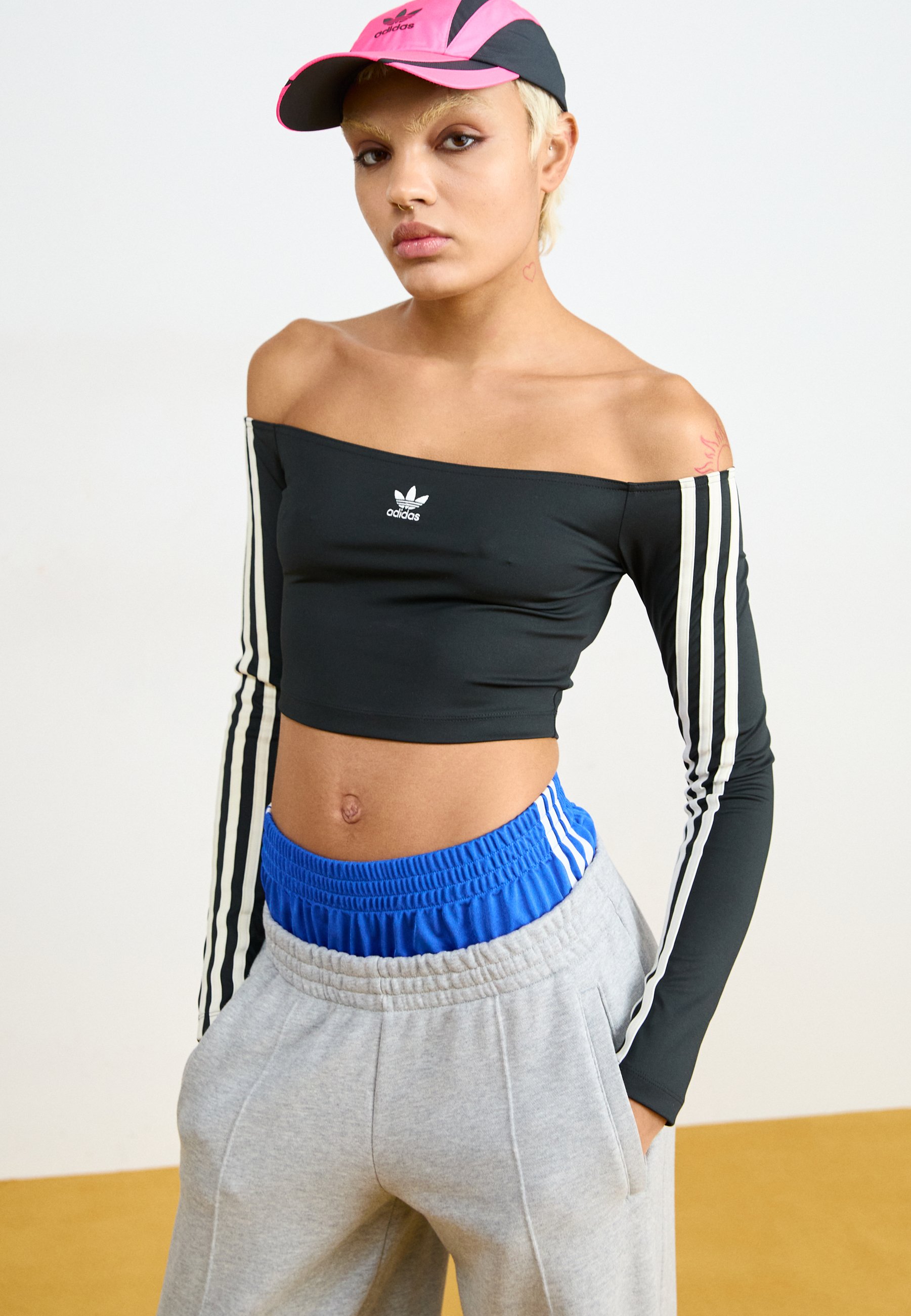 adidas Originals Adicolor Off Shoulder 長袖Tシャツ ※送関込 adidas Originals Adicolor Off Shoulder long sleeve top Black