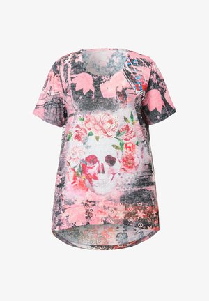 Koszulka z krótkim rękawem wykonana z lekkiego materiału. Posiada kwiatowy i czaszkowy nadruk w odcieniach różu, czerni i bieli, zaokrąglony dekolt oraz asymetryczny dół.