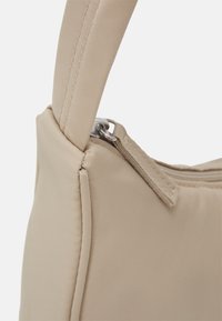 Monki Mala de mão - beige medium dusty