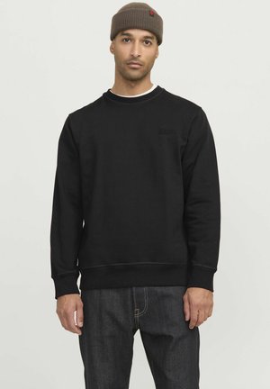 Schwarzes Sweatshirt mit Rundhalsausschnitt, das ein geprägtes Logo auf der Brust zeigt. Hergestellt aus dickem Stoff mit gerippten Bündchen und Saum.