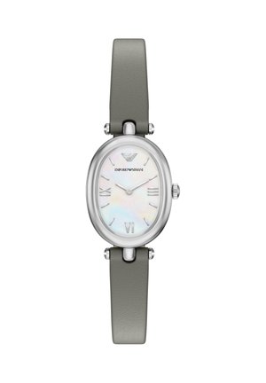 Silberne ovale Uhr mit Perlmutt-Zifferblatt, grauem Lederarmband und römischen Ziffern. Mit Emporio Armani Logo oben.