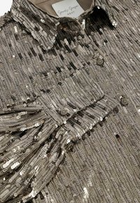 Next SEQUIN BUTTON UP TALL REGULAR FIT - Nööpidega pluus - gold