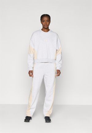 LAZIDAY SET - Verryttelyhousut - light grey heather/crystal linen