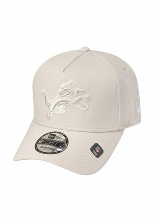 Adjustable beige cap with a textured surface, featuring a white embroidered lion logo on the front and a black circular label on the brim.