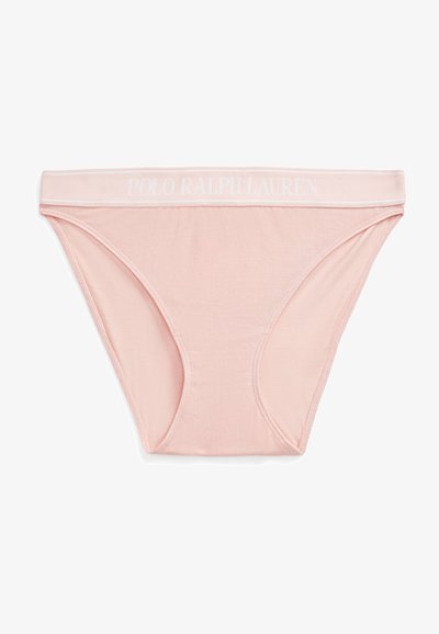 Šviesiai rožiniai medvilniniai apatiniai su balta elastinga juosta, ant kurios yra užrašas "POLO RALPH LAUREN". Lygus paviršius ir prigludęs dizainas su klasikinio kirpimo.