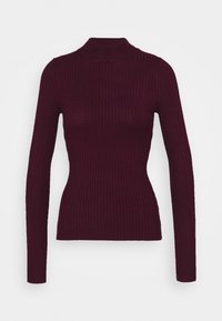 Pull côtelé couleur bordeaux avec manches longues, col montant et tissu tricoté texturé, présentant une silhouette ajustée et un design minimaliste.