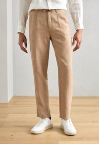 Lindbergh - HERRINGBONE PANTS - Kelnės - sand Miniatiūros vaizdas 1