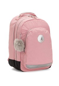 Zaino in tessuto rosa con molteplici tasche con zip, un accessorio portachiavi in peluche, una toppa con logo argentato e una base nera.