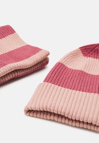 Lindex EXCLUSIVE STRIPES SCARF BEANIE AND GLOVES SET UNISEX - Cachecol - dusty pink
