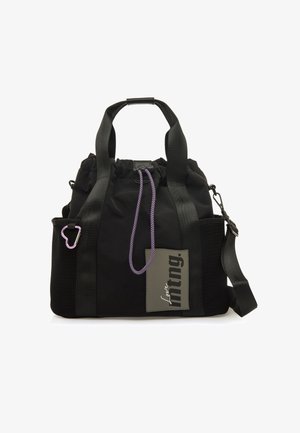Sac en tissu noir avec cordon violet, bandoulière réglable, poche latérale et une étiquette de marque grise. Équipé de poignées robustes.