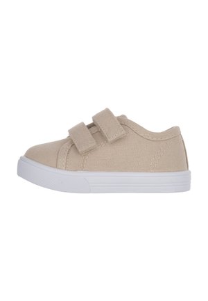 Sneaker in tela beige con due strisce in velcro e suola in gomma bianca, mostrata di lato su sfondo bianco.