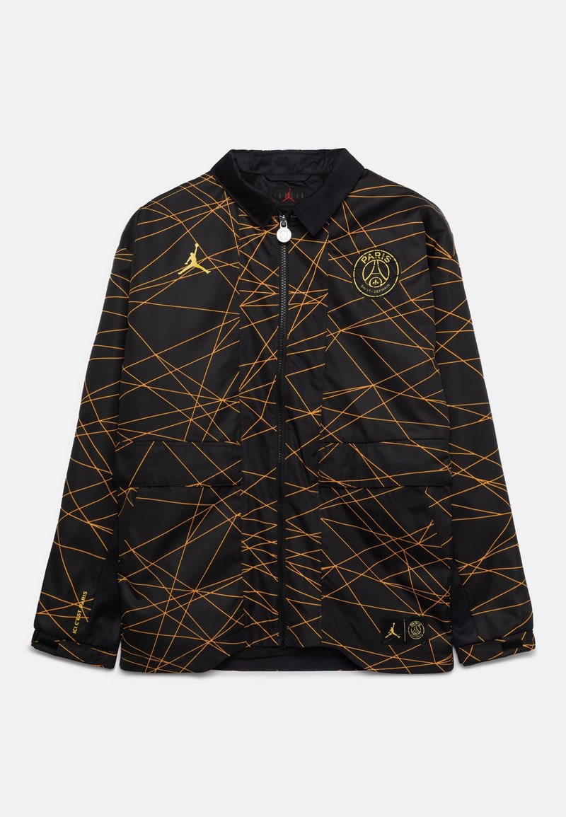 Svart jacka med gula geometriska linjer, dragkedjestängning, två framfickor och logotyper på bröstet. Tillverkad av ett slätt, lätt material.