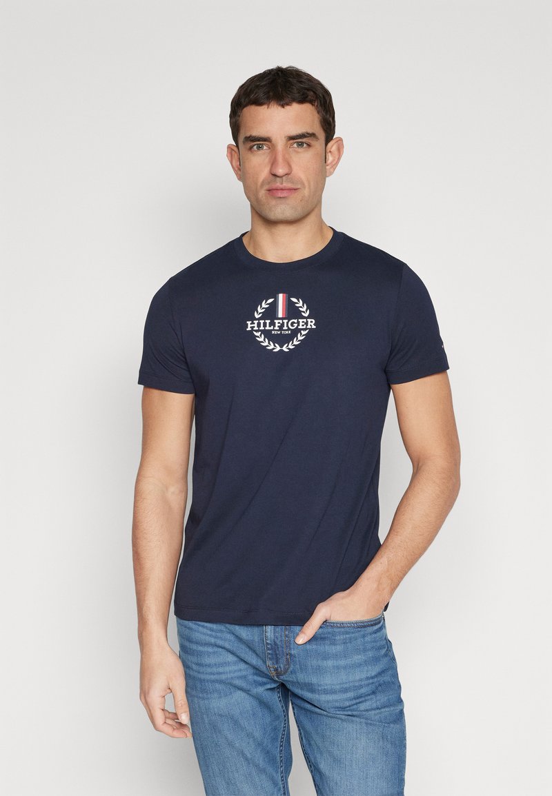 Tommy Hilfiger - GLOBAL STRIPE WREATH TEE - T-shirt imprimé - desert sky, Agrandir