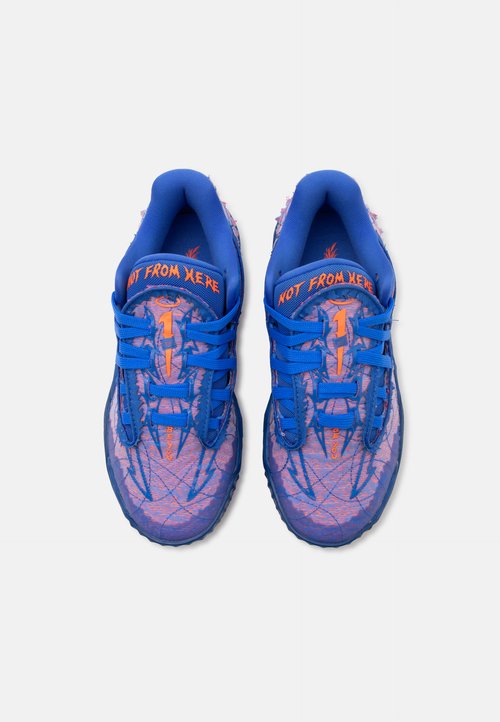 PUMA MB05 LO JR UNISEX - Basketball shoes - bluemazing/glowing red — photo 4