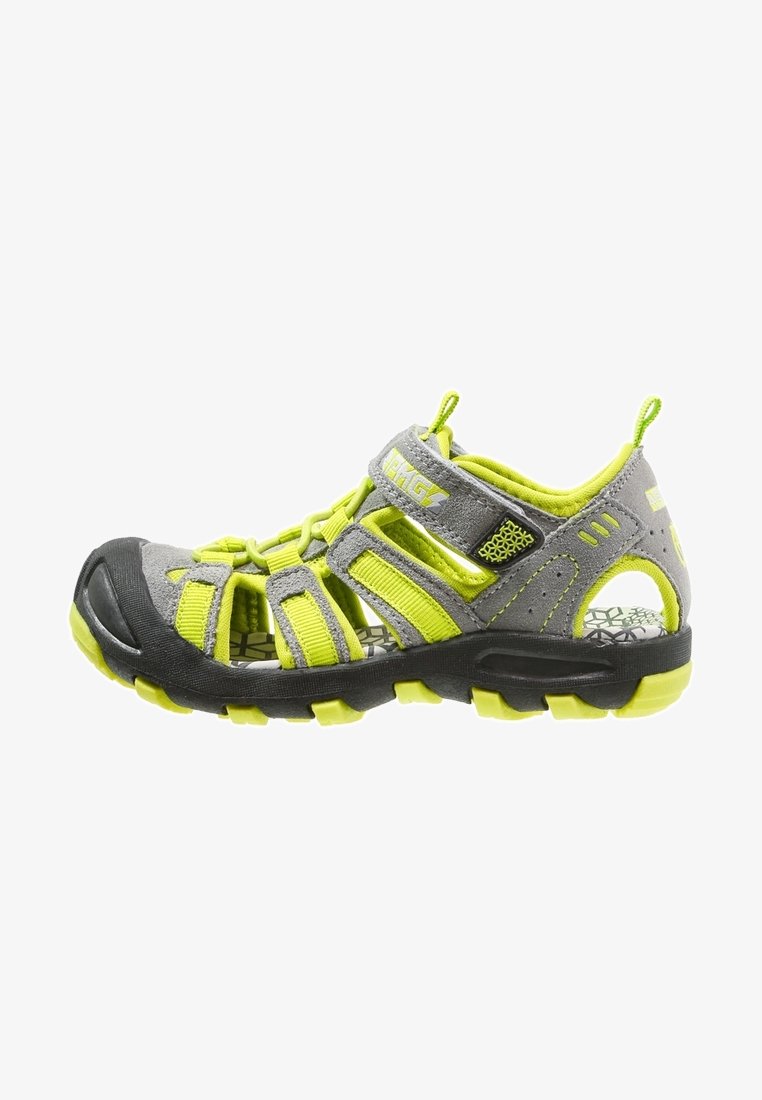 Sandali grigi e verde neon con design a punta chiusa, cinturino regolabile e suola in gomma. Sides aperti per ventilazione e soletta testurizzata.