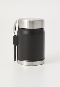 Musta eristetty ruokasäiliö, jossa on ruostumattomasta teräksestä valmistettu kansi ja pohja. Siinä on sivupuluutinta varten pidike ja sileä, mattapintainen viimeistely.