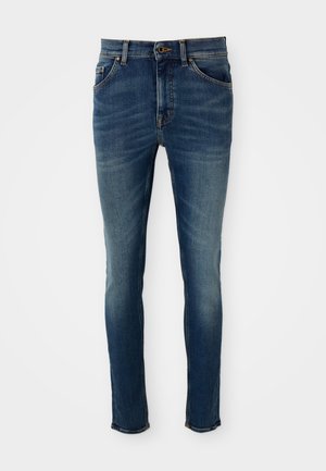Blå slim-fit denimjeans med frontlommer, beltestropper, glidelås og falmet vasketekst på lår og knær.