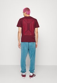 Only & Sons ONSOTTO LIFE TEE - T-shirt estampada - windsor wine