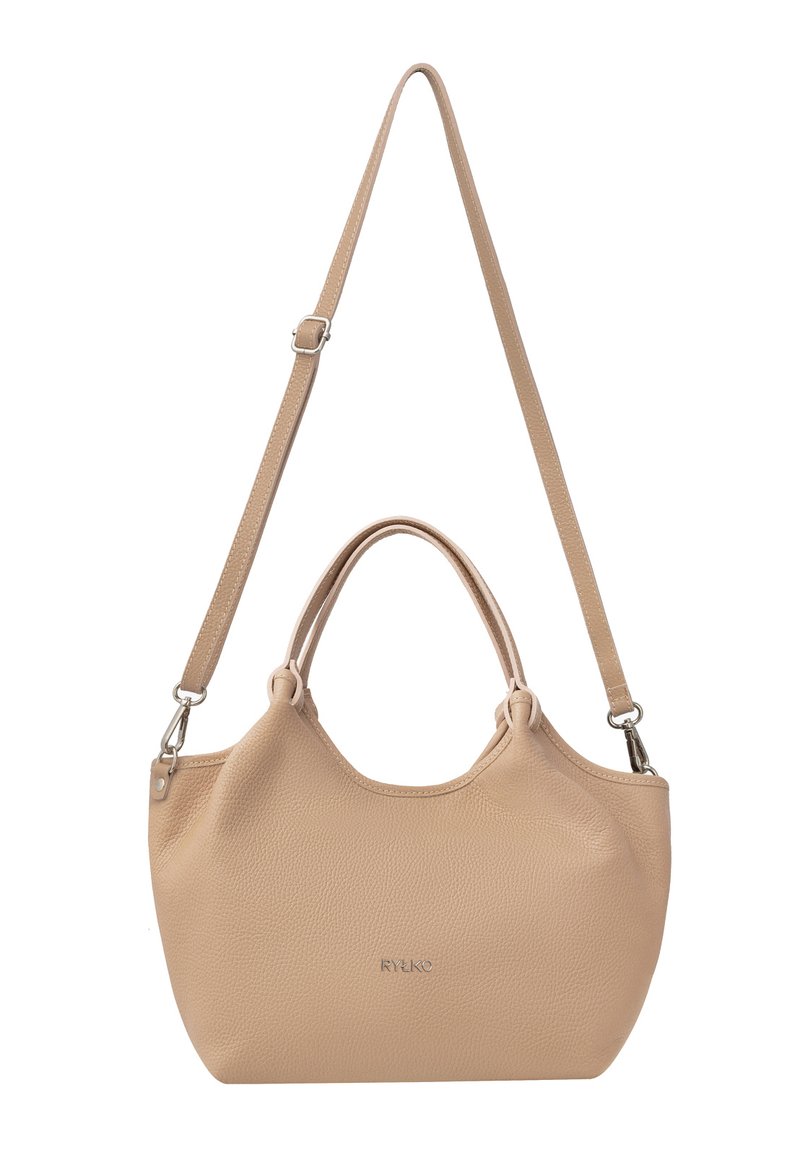 Beżowa skórzana torebka o zaokrąglonym kształcie, z podwójnymi uchwytami u góry oraz odpinanym paskiem na ramię. Posiada subtelną fakturę i wytłoczone logo marki.