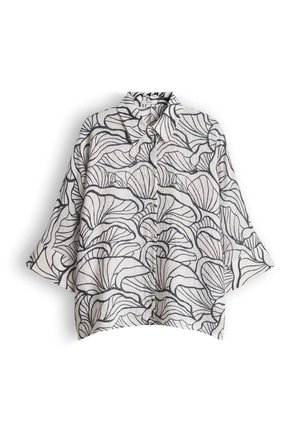 Wit overhemd met knopen, brede mouwen en een groot zwart abstract bladmotief over het hele oppervlak.