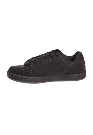 Scarpe sportive nere con tomaia in suede liscia, punta tonda e suola piatta in gomma. Presenta lacci neri e sottili dettagli di cucitura.