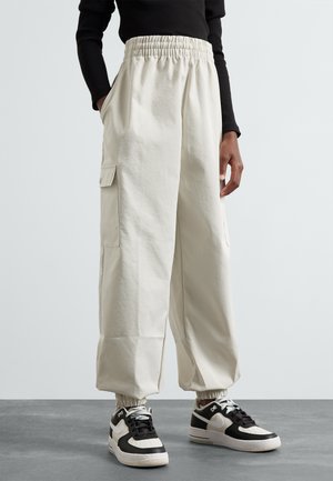 SPORTSWEAR - Cargo trousers - light bone/white