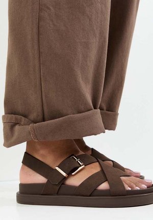New Look MULTI STRAP CHUNKY FLAT - Sandali - rust