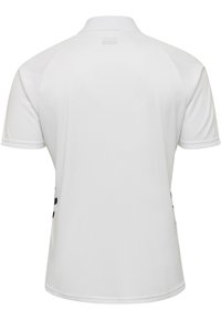 Hvid kortærmet polo-shirt med krave, der har en glat tekstur og sorte accenter på siderne, designet til komfort og atletisk brug.
