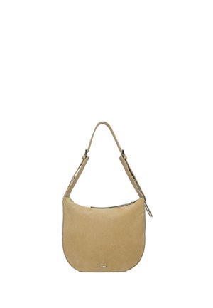 Sac bandoulière en suède beige avec fond incurvé, sangle ajustable, fermeture éclair supérieure et petit logo métallique au centre du bas.