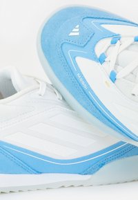 adidas Performance F50 FREESTYLE 24 MESSI - Botines de fútbol sala - white/gold/blue burst