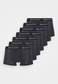 Boxeri negri confecționați dintr-un material moale, cu o potrivire strânsă. Fiecare pereche are o bandă lată neagră cu logo-ul alb "GANT". Set de șapte.