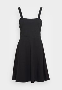 Svart ärmlös klänning med en figurnära livstycke och utsvängd kjol, tillverkad av mjukt tyg. Har breda band och en slät yta.